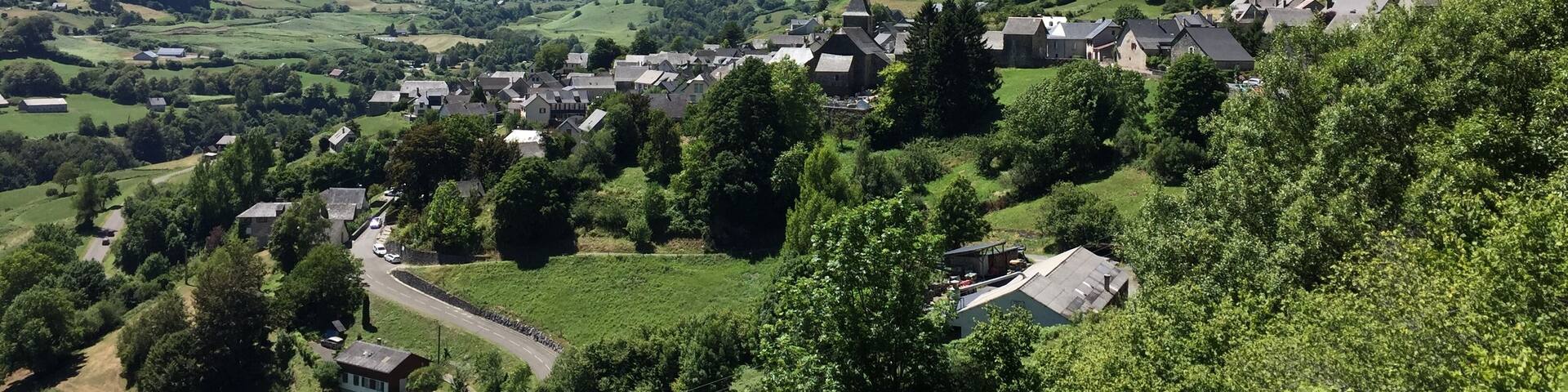 Le village de Lescun et le cirque du même nom.