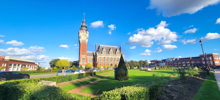 Calais (Pas de Calais / France) - Beffroi et Hôtel de ville