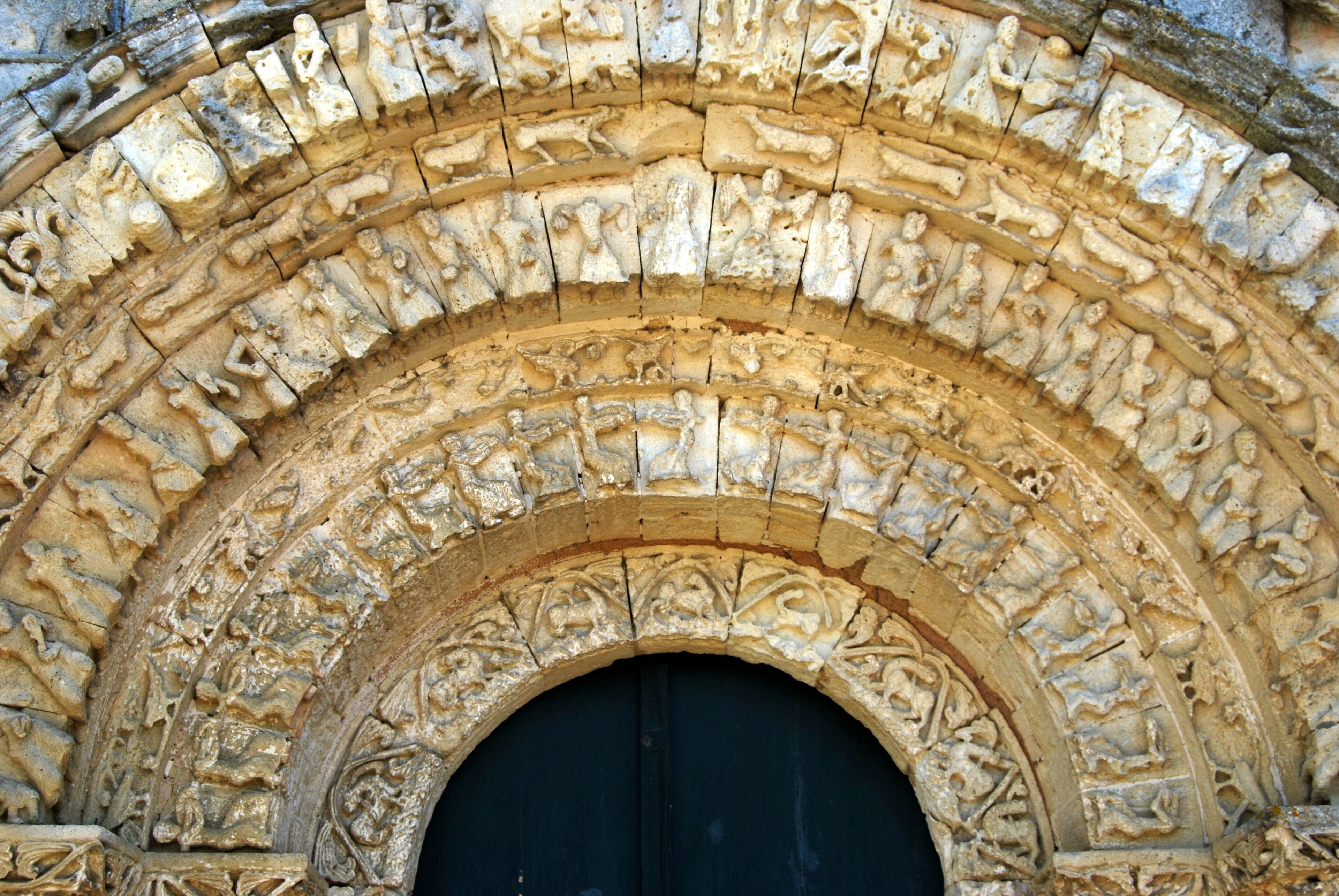 Chapiteaux de l'église Saint-Martin de Haux