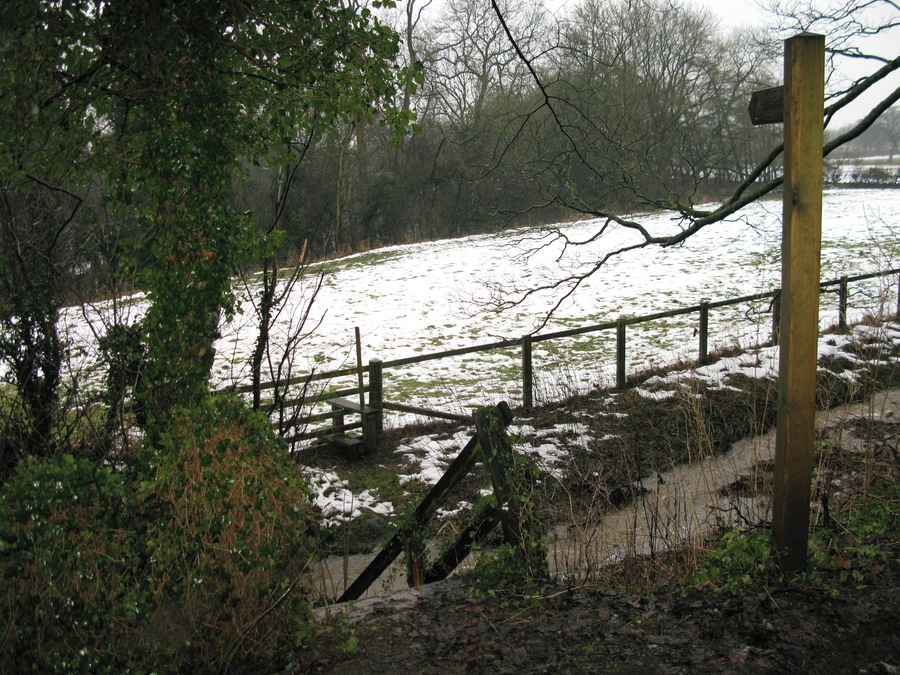 Footpath to Furnace Hill From Westwood Lane towards Furnace Lane.