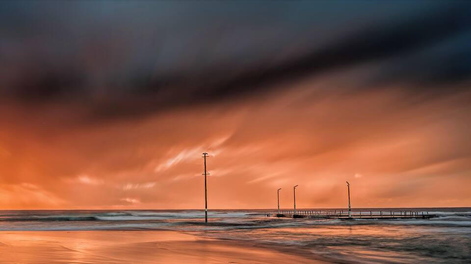 I was waiting for the clouds to open up and rain on me luckily for this sunrise they didn't! Mona Vale is an amazing beach, there is a beautiful pool just of shore you can swim in and it's an amazing place to grab a #goldenhour stroll or some early morning shots!