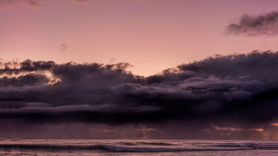 I've harped on about it before but Sydney is so blessed too have all of these stunning shorelines.
This is one of them, Mona Vale! Definitely an amazing beach to spend some time on at any time of day for photographers/family picnics or some beautiful alone time in the sun