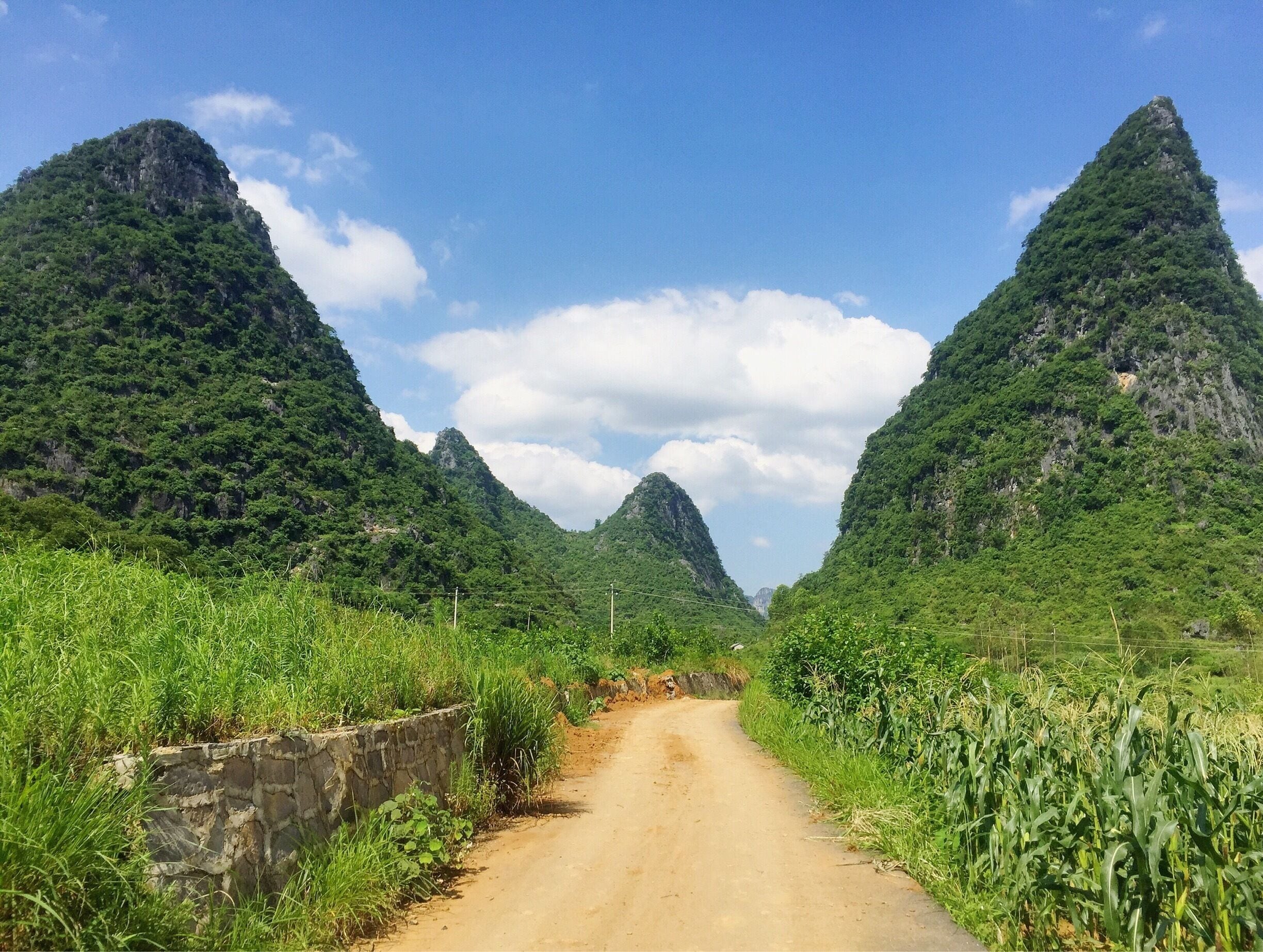 The road through the mountains to Huangyao 黄姚, China.