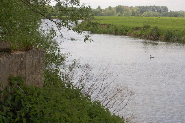 Anti-tank cube and Grebe on the Thames near Clifton Lock