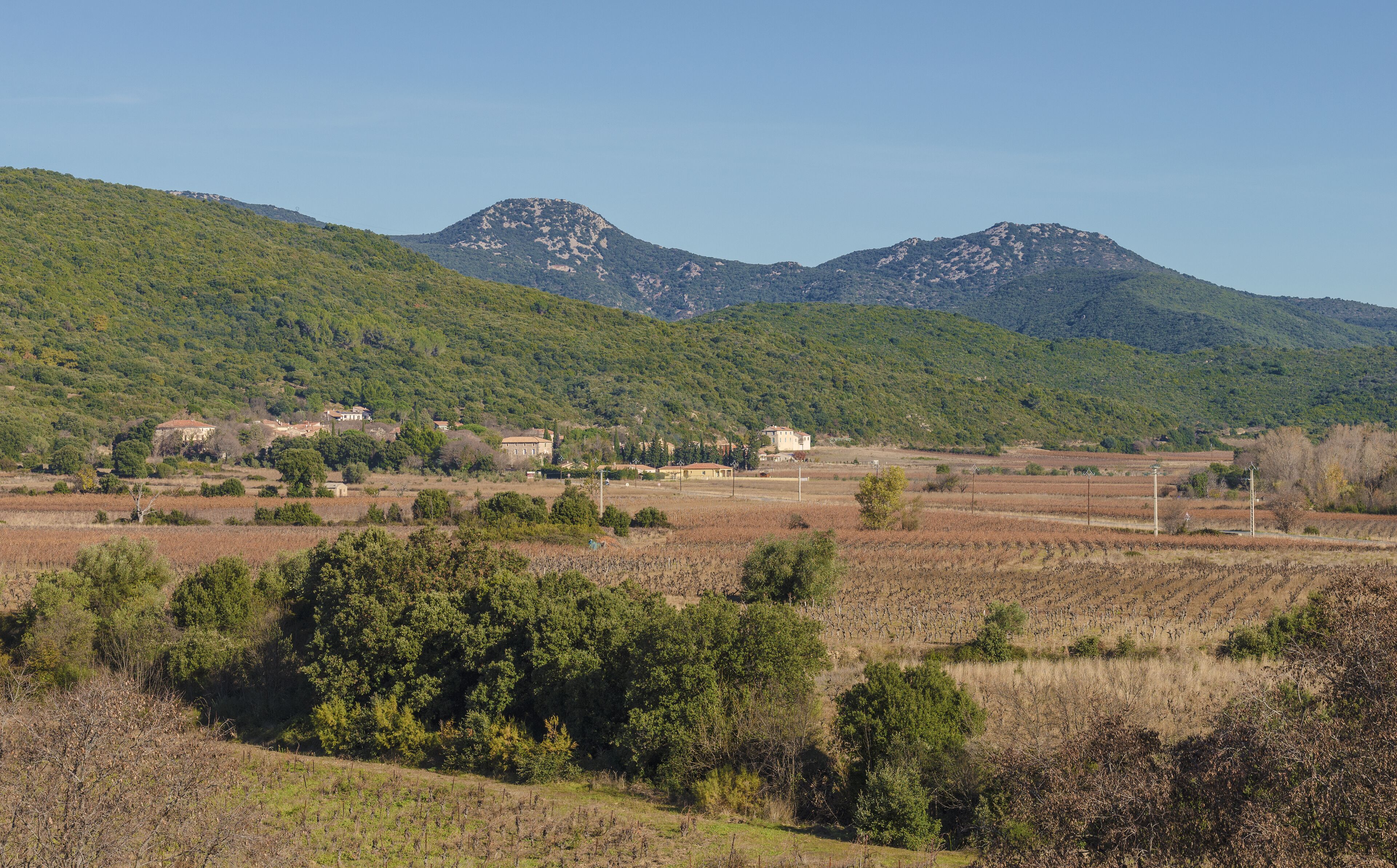 General view of the hamlet of Lugné from the Southwest. Cessenon-sur-Orb, Hérault, France.