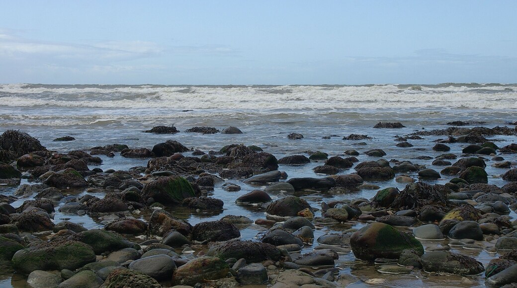 Looking out to sea from Aberdesach.