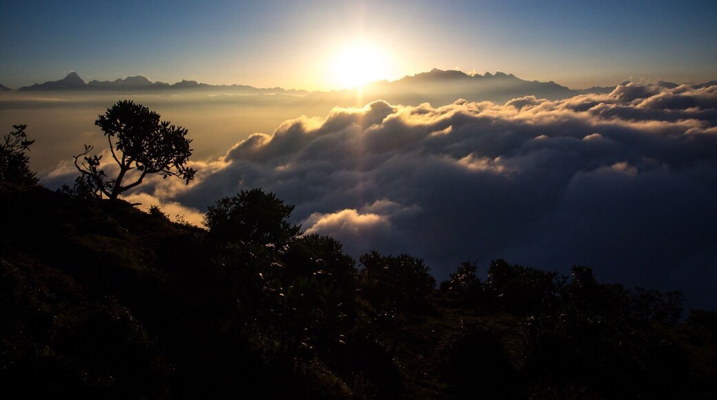 Take a dive into a rolling sea of clouds surrounded by a breathtaking panorama of mountains on Mt. Niubeishan in western Sichuan province, China. #weekendgetaway