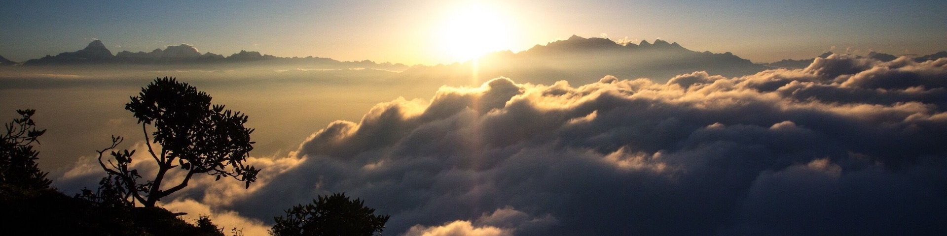 Take a dive into a rolling sea of clouds surrounded by a breathtaking panorama of mountains on Mt.  Niubeishan in western Sichuan province, China. #weekendgetaway