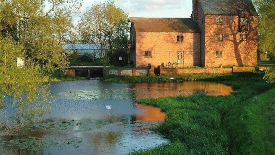 Alders Mill. Alder Mill is located on the River Anker near Pinwall, just outside of Atherstone in the United Kingdom. It is just on the Warwickshire side of the Warwickshire and Leicestershire boundary.