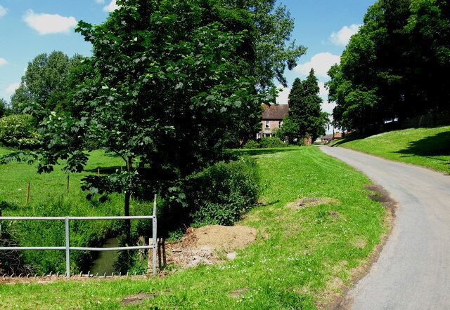 Pickhill Beck Looking up Swainby Lane at Money Hill.
