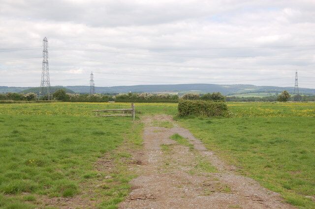 Powerlines crossing the Gwent Levels View looks northwards across the flat, low lying land near Summerleaze. The powerlines linking with Uskmouth Power Station dominate the landscape.
