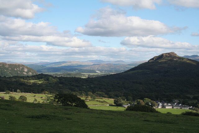 Criccieth: view from the lane east of Braich-y-Saint. Distant view east-south-east to Pentrefelin and Moel-y-Gest
