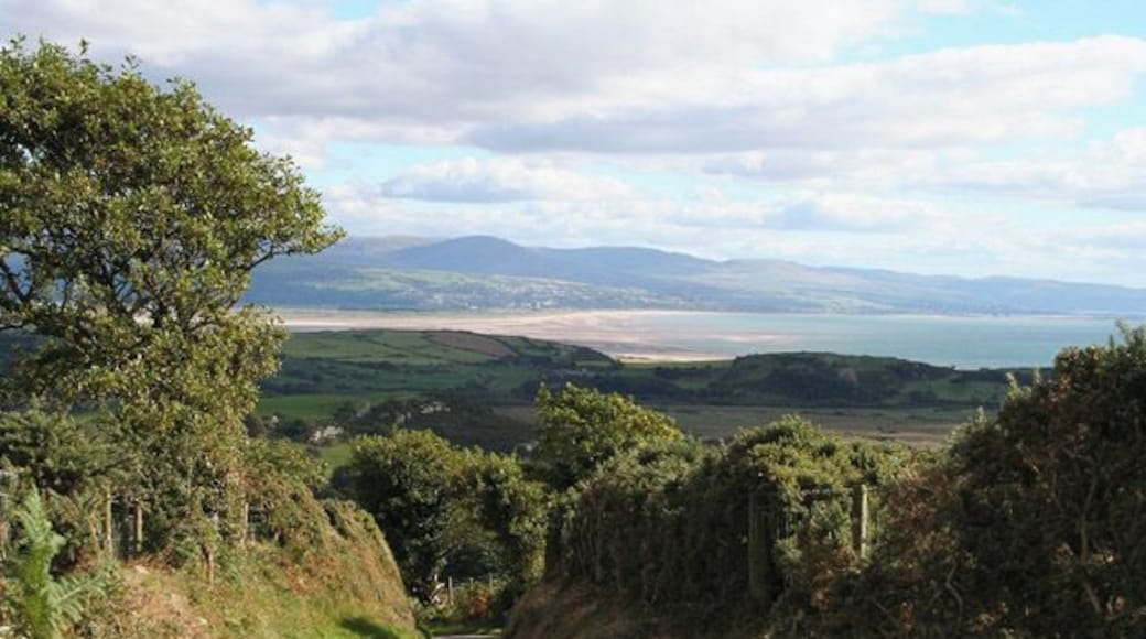 Criccieth: lane east from Braich-y-Saint. With distant view south east over Tremadog Bay to Harlech