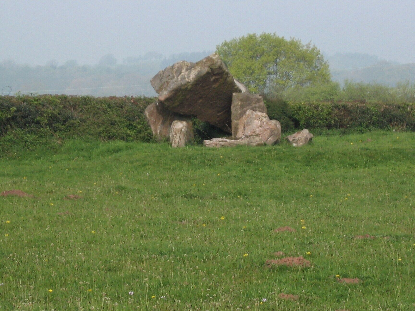 Burial Chamber, Gaerllwyd