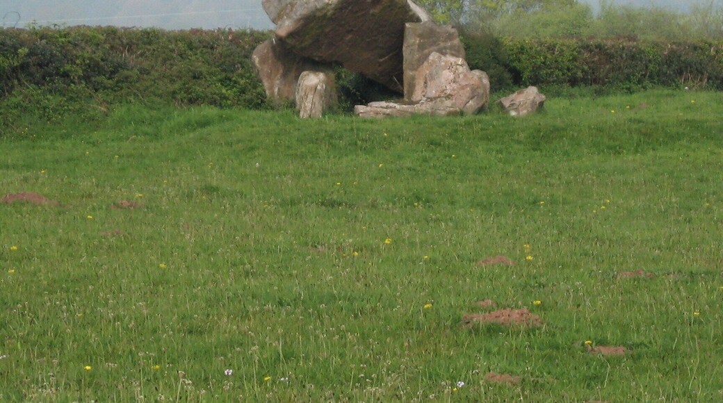 Burial Chamber, Gaerllwyd
