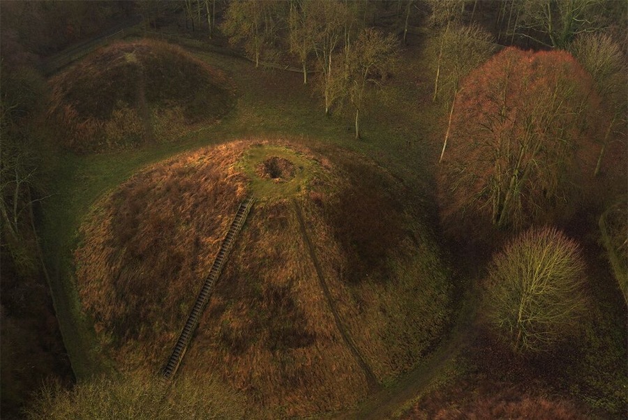 A picture of Bartlow Hills, taken by Bill Blake, http://www.bill-blake.co.uk