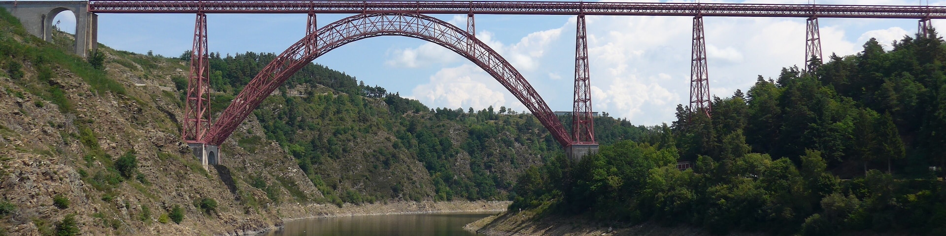 This building is indexed in the Base Mérimée, a database of architectural heritage maintained by the French Ministry of Culture, under the reference PA00093539 .