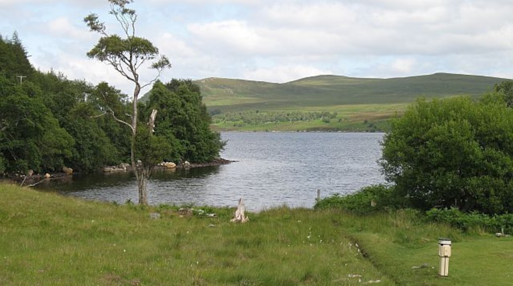 Loch Naver, Grumore A small bay beside the broch.