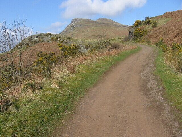Track up Myreton Hill looking towards Dumyat