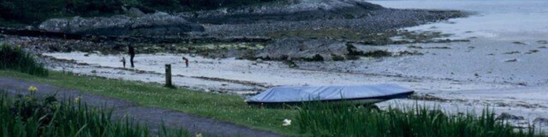 Road alongside Samalaman Bay