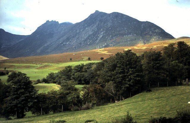 Suidhe Fhearghas Seen from the golf course at Glen Sannox, Suidhe Fhearghas or Fergus's Seat (2081 feet)is the NE end of the Arran ridges. To the west from 'Fergus' over the none too easy Ceum na Caillich ,(Witches Step) can be seen the jagged summit of Caisteal Abhail (2817 feet).All a magic playground for mountaineers!