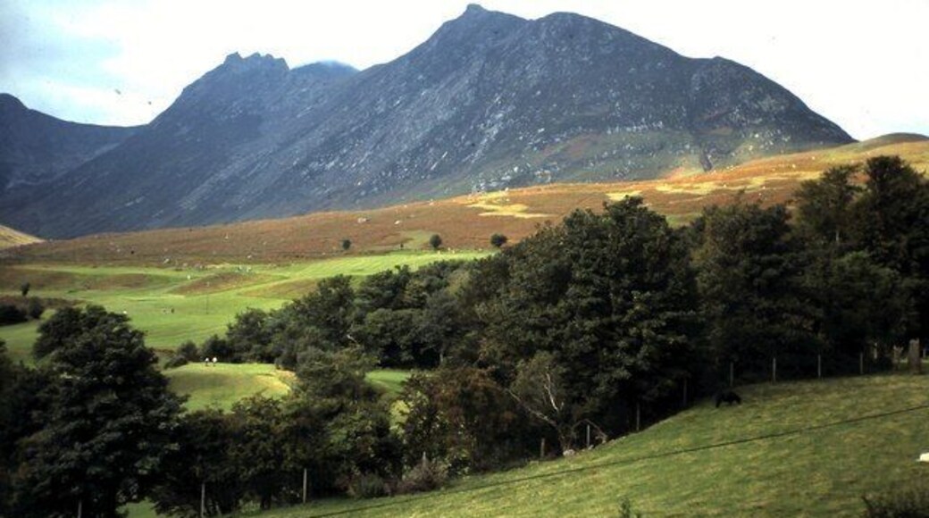 Suidhe Fhearghas Seen from the golf course at Glen Sannox, Suidhe Fhearghas or Fergus's Seat (2081 feet)is the NE end of the Arran ridges. To the west from 'Fergus' over the none too easy Ceum na Caillich ,(Witches Step) can be seen the jagged summit of Caisteal Abhail (2817 feet).All a magic playground for mountaineers!