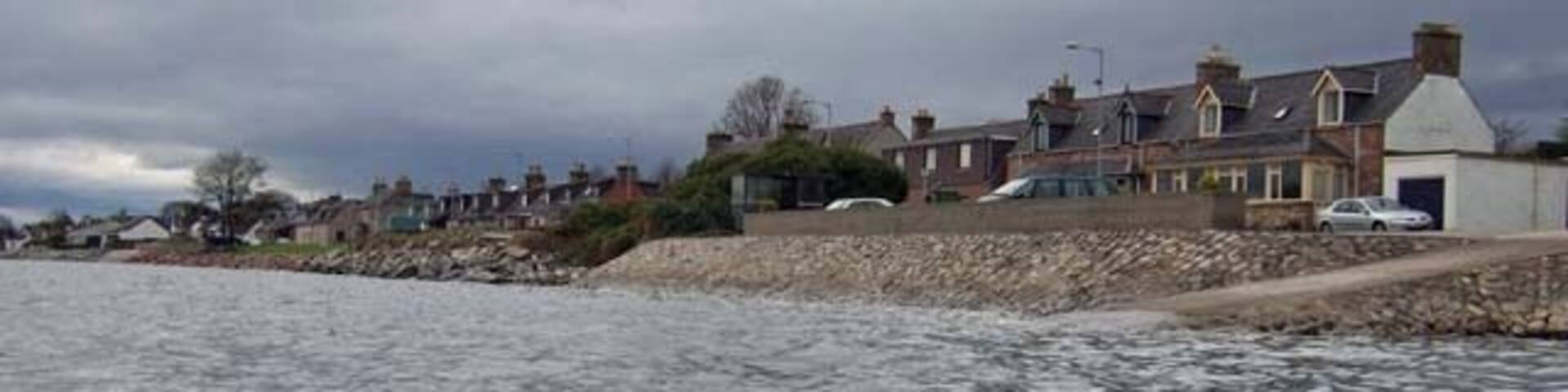 Saltburn Saltburn is nothing more than a line of houses that join onto the larger town of Invergordon.