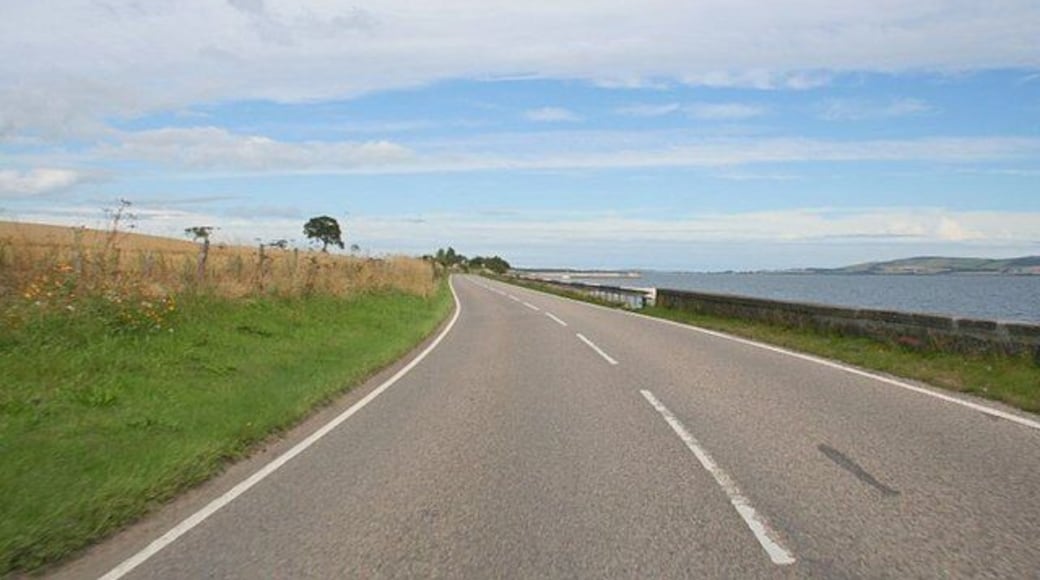 On the outskirts of Balintraid heading west. The Balintraid pier is in view right of centre.