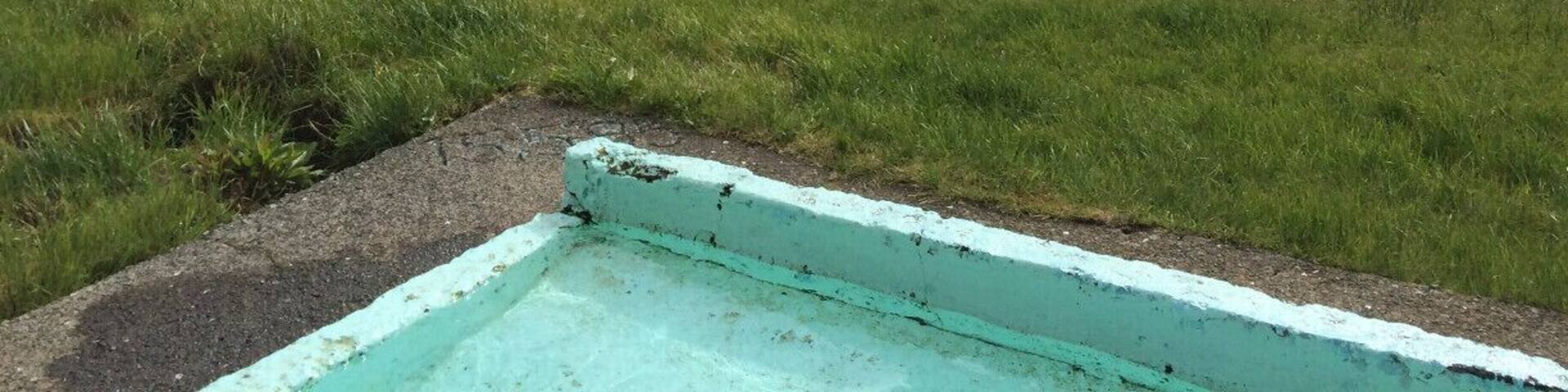 These geothermal pools, called "Pollurinn" are located at the top of a hill near Tálknafjörður (about a half hour drive from Patreksfjörður). They're free to use, and boast pools of different temperatures and a spectacular view! Don't forget to shower before you get in the pool. #TroverDetour