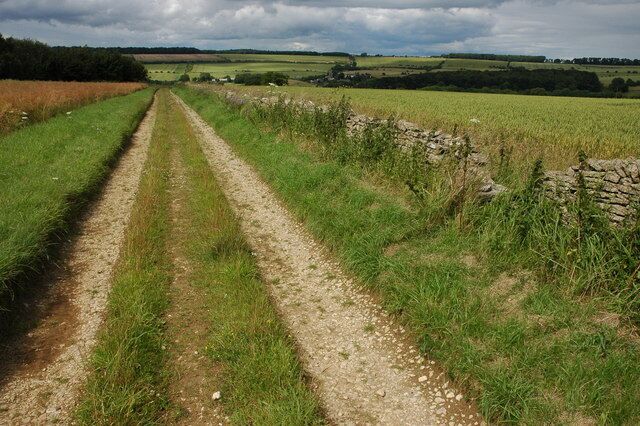 Bridleway to Compton Abdale This bridleway links Yanworth with Compton Abdale.