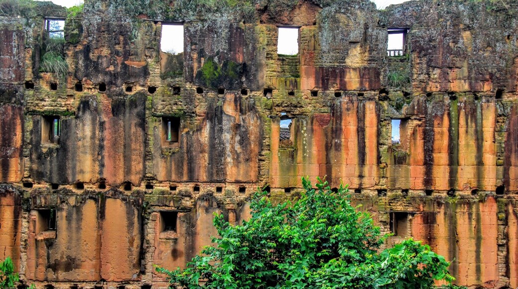 Beautiful burn down wall remain - lonely Earth #red #redphoto #travel #China #architecture