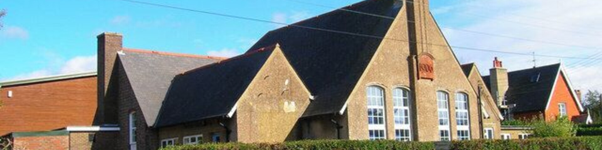 Chiddingly County Primary School Located in the hamlet of Muddles Green which is within the parish of Chiddingly.