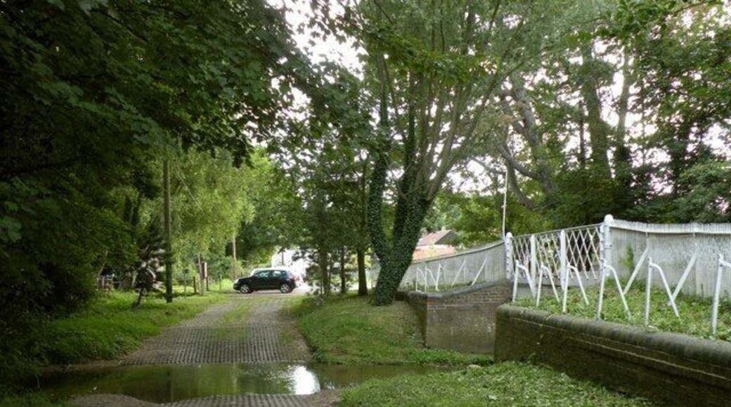 The ford at Hildersham It's the river Granta that crosses the road.