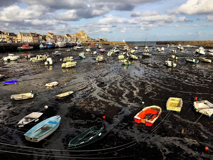 In Normandy, on the English Channel, Barfleur is a gentle sea town with dramatic tides.
1066: A large medallion fixed to a rock in the harbour marks the Normans' departure from Barfleur before the battle of Hastings