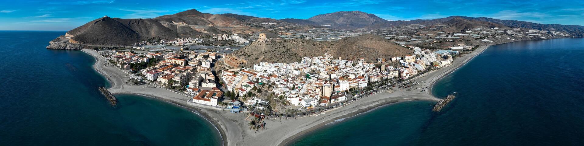 vista aérea del municipio de Castell de Ferro en la provincia de Granada, Andalucía