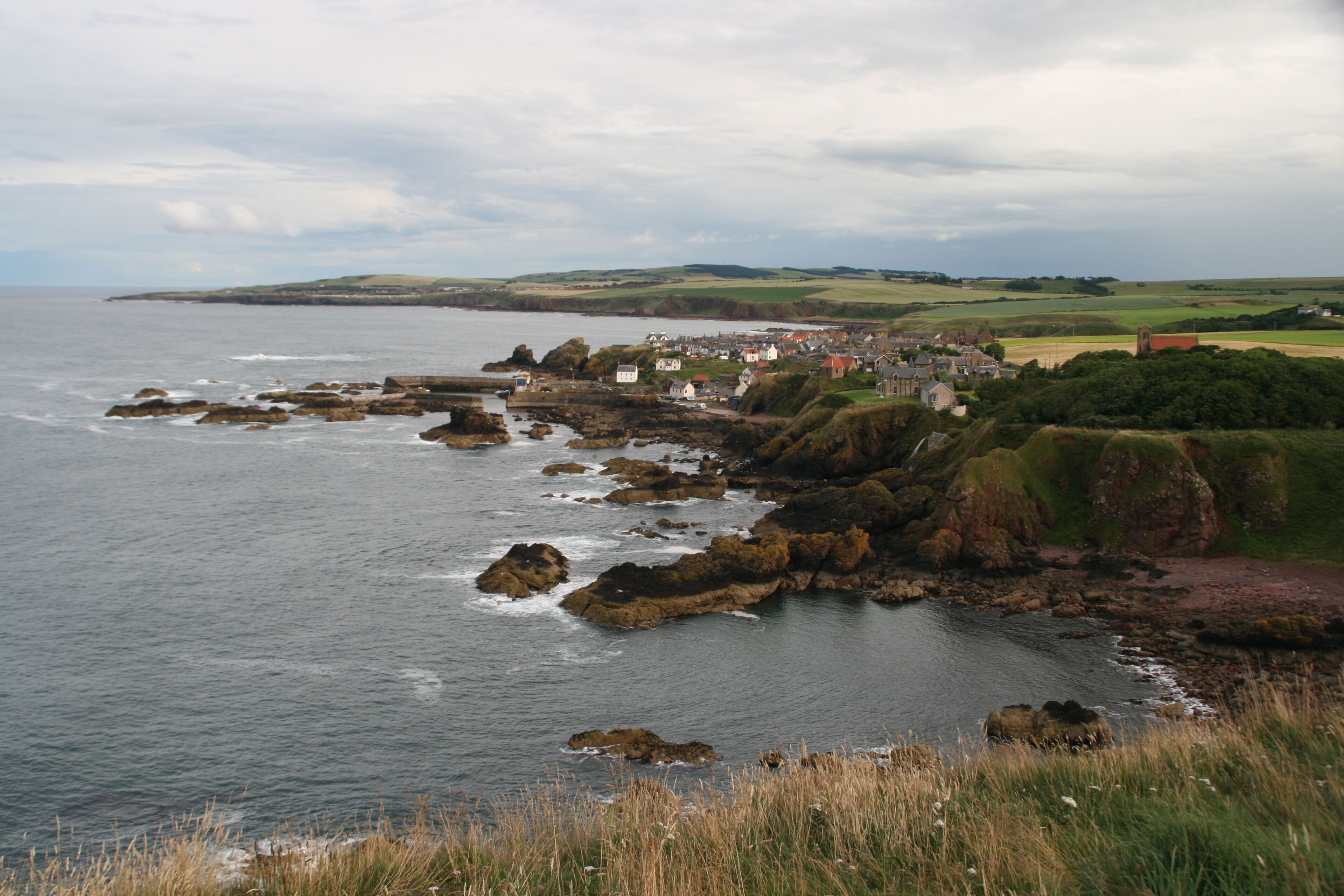 La población de St. Abbs se encuentra en el sur de Escocia, costa este.