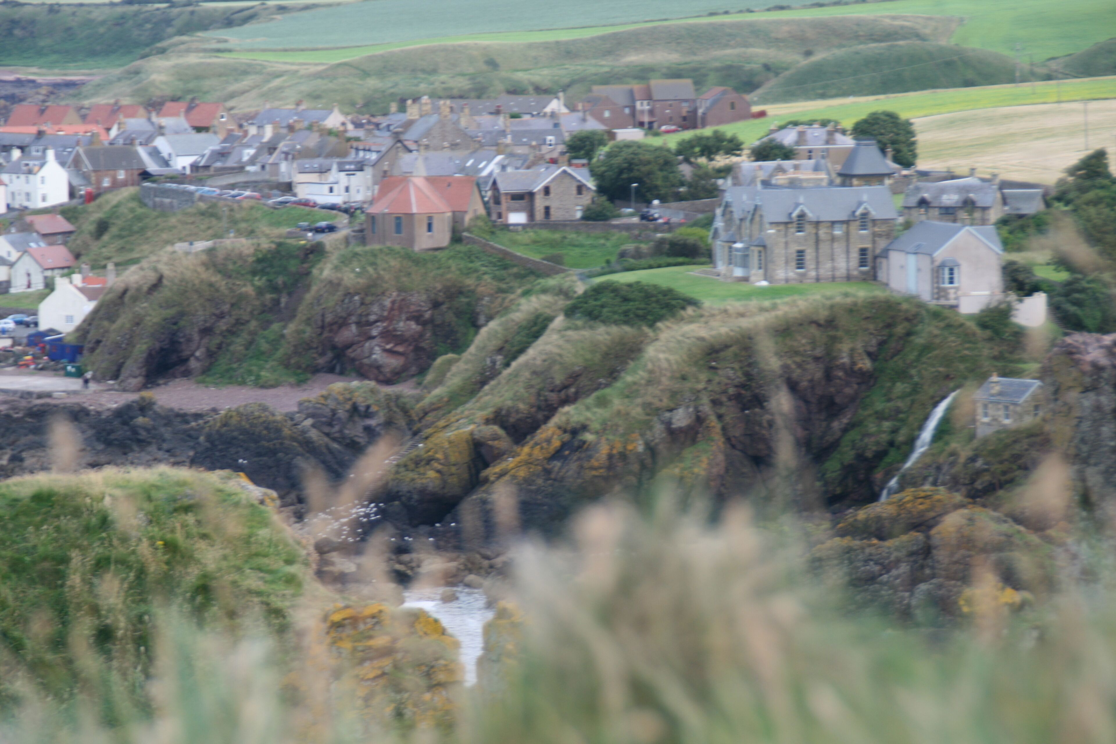 La población de St. Abbs se encuentra en el sur de Escocia, costa este.