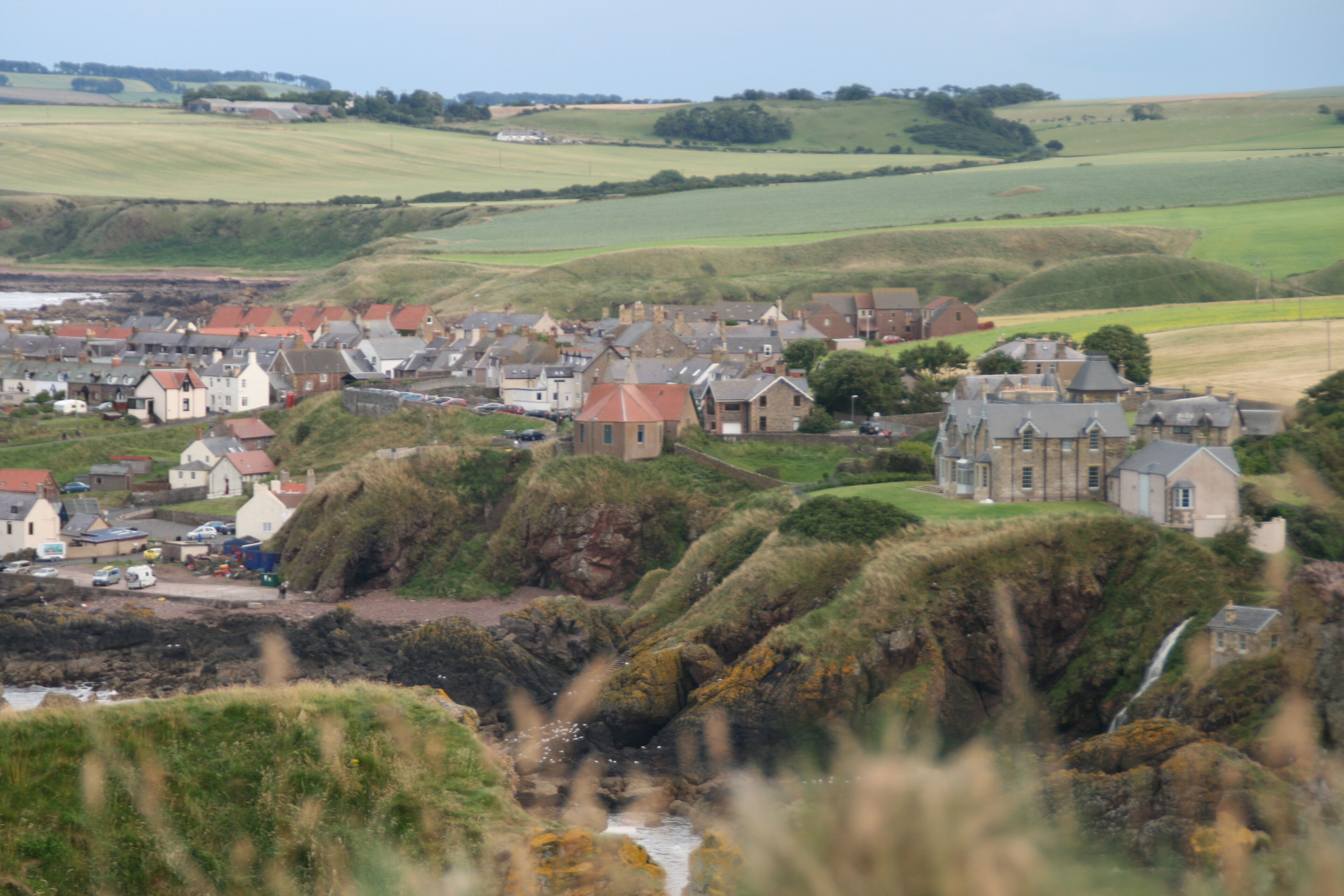 La población de St. Abbs se encuentra en el sur de Escocia, costa este.