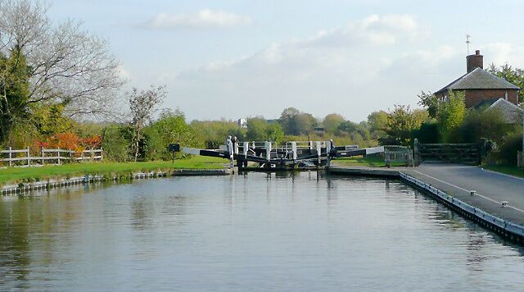 Swarkestone Lock, Trent and Mersey Canal, Derbyshire This is a deep wide lock which drops the water level by nearly eleven feet (3.3 metres). The gate paddles are particularly fierce in the rate they allow water to enter the chamber.
