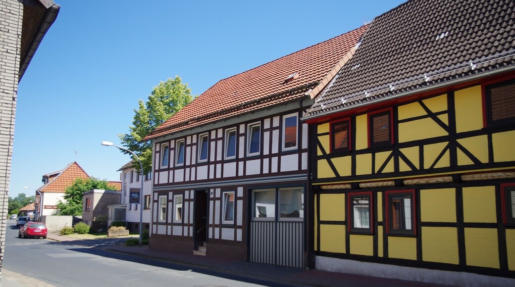 Gieboldehausen in Niedersachsen. Das Haus Ohlenroderstraße 10 steht unter Denkmalschutz.