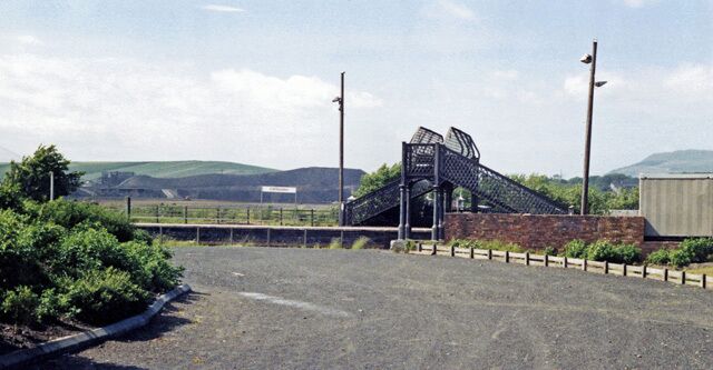 Cardenden Station. Near to Cardenden, Fife, Great Britain. View northward on Up side; ex-NBR Dunferline - Thornton Junction line. (See also File:Cardenden Station - geograph.org.uk - 1822207.jpg).
