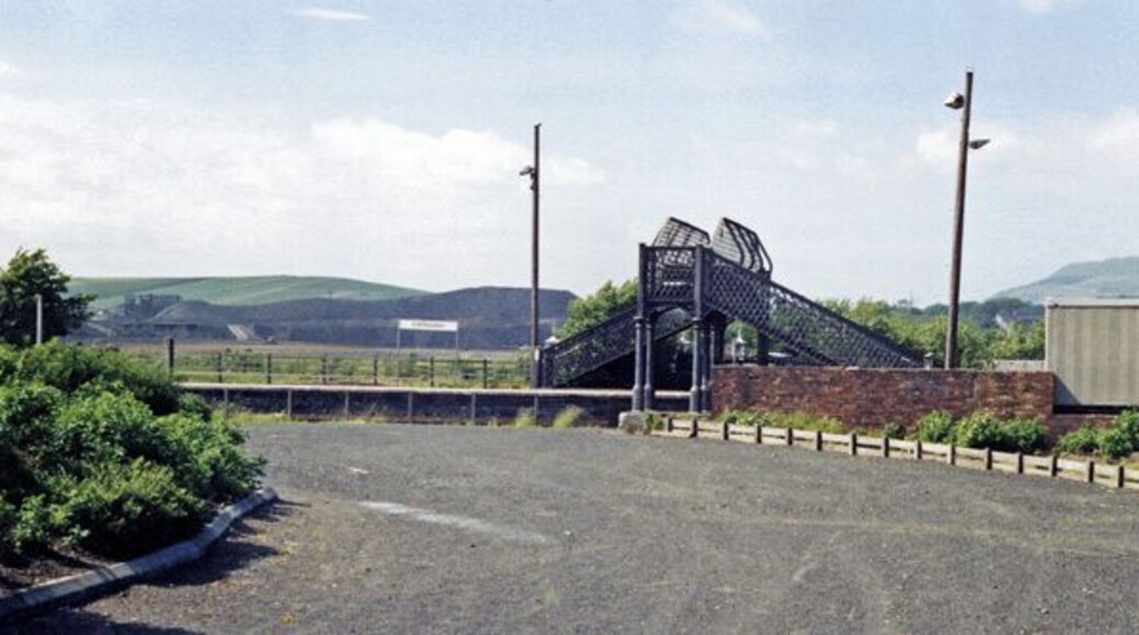 Cardenden Station. Near to Cardenden, Fife, Great Britain. View northward on Up side; ex-NBR Dunferline - Thornton Junction line. (See also File:Cardenden Station - geograph.org.uk - 1822207.jpg).