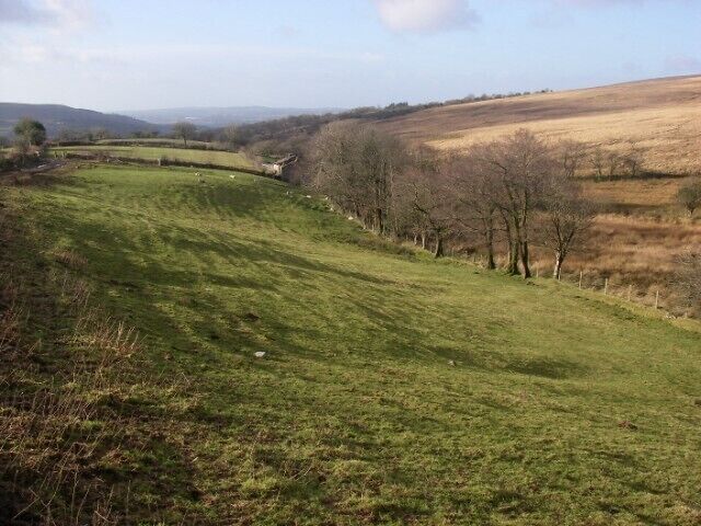 Nant Gwinau The diminutive Nant Gwinau marks the boundary between open moorland and farmland here west of Brynaman. The moorland forms the southern slopes of the Black Mountain and lies within the Brecon Beacons National Park http://www.breconbeacons.org and Fforest Fawr Geopark http://www.fforestfawrgeopark.org.uk