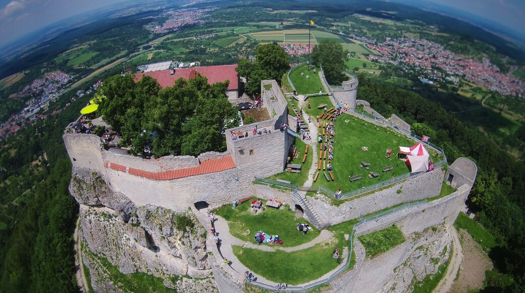Luftaufnahme der Burg Hohen Neuffen aus Süd