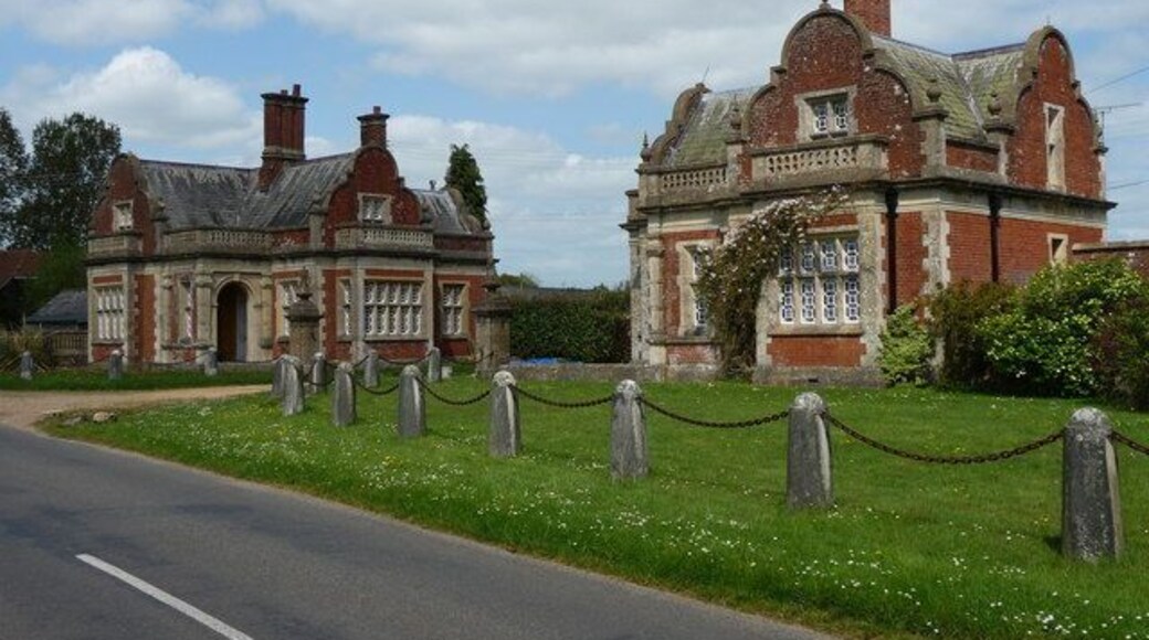 Lockerley - South Lodge A brace of fine gatehouses.