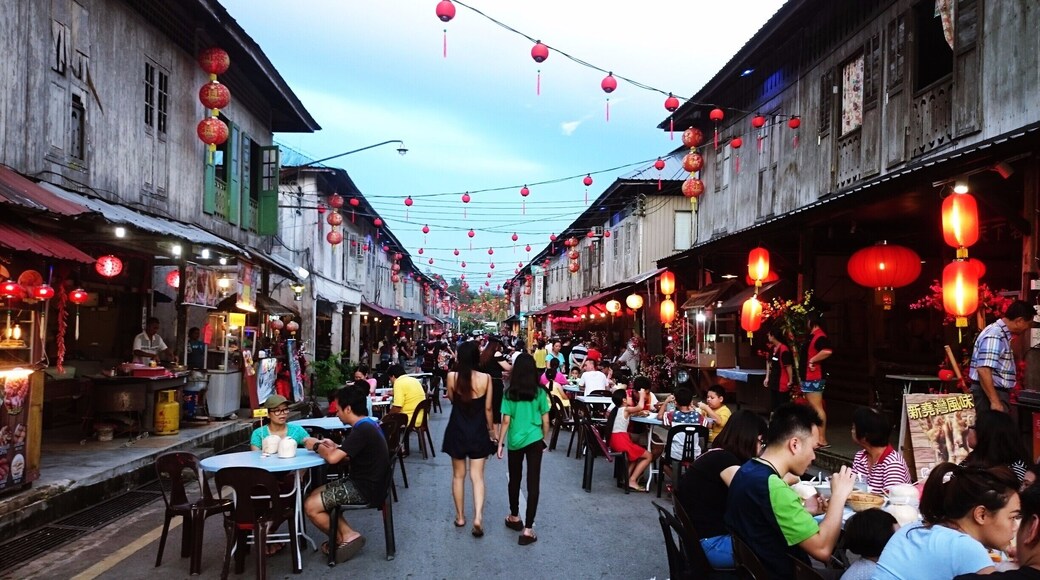 Opens only on weekend, here you will find a short stretch of stalls selling handmade stuff and of course street food that you may not be able to get anywhere else.