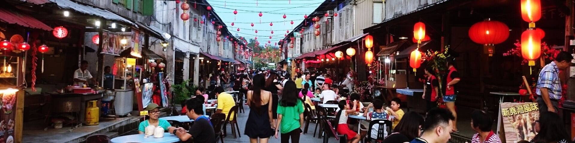 Opens only on weekend, here you will find a short stretch of stalls selling handmade stuff and of course street food that you may not be able to get anywhere else.