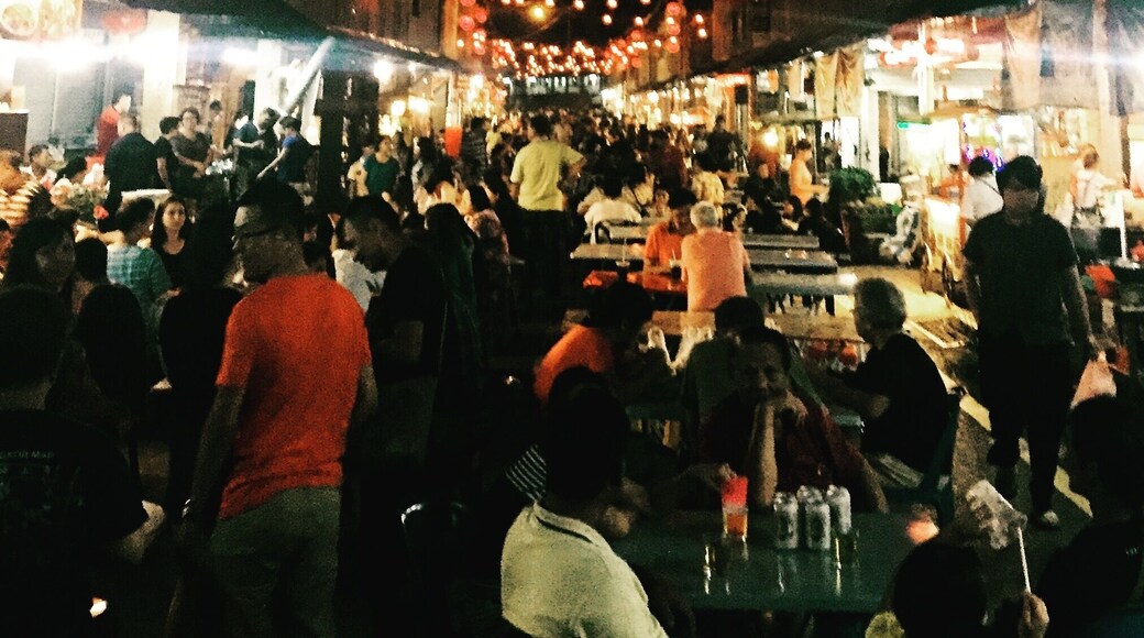 Don't miss this weekends festive town called Siniawan. Things only happens when it starts to get dark so maybe you can head towards Bau town and explore the caves and stop by this small town on the way back to Kuching.