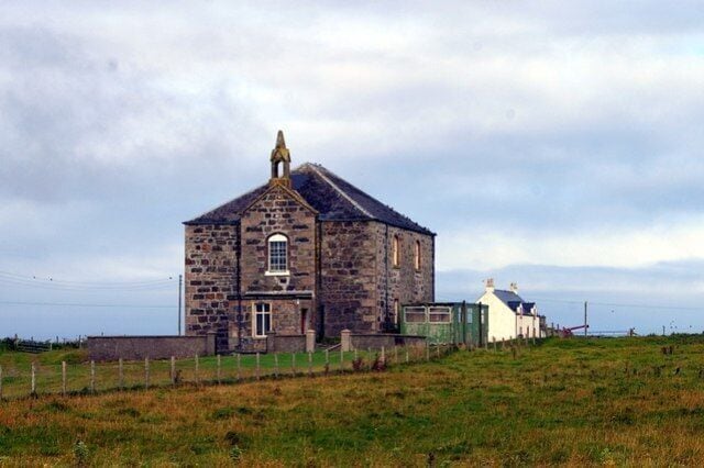 Kirkapol Church of Scotland / Eaglais Chirceapoil Built in 1843 by Peter MacNab, this is one of two churches in Tiree parish, serving the eastern part of the island.