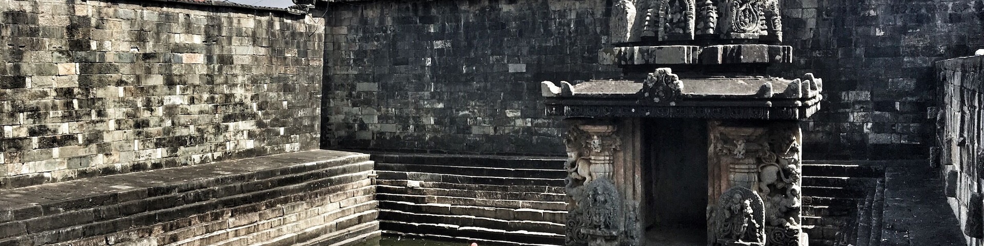 The Chennakeshava Temple, originally called Vijayanarayana Temple was built on the banks of the Yagachi River in Belur, by the Hoysala King Vishnuvardhana.Chennakesava is a form of the Hindu god Vishnu.
#heritage #temples